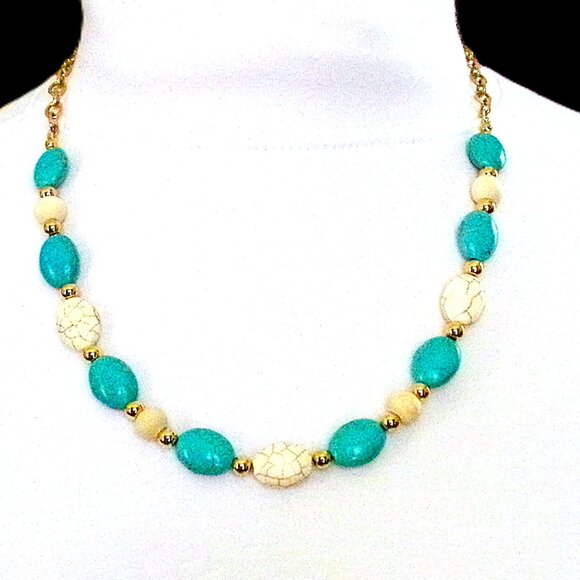 Turquoise and white stone bead necklace mixed with white wood and gold beads - Picture 2 of 12